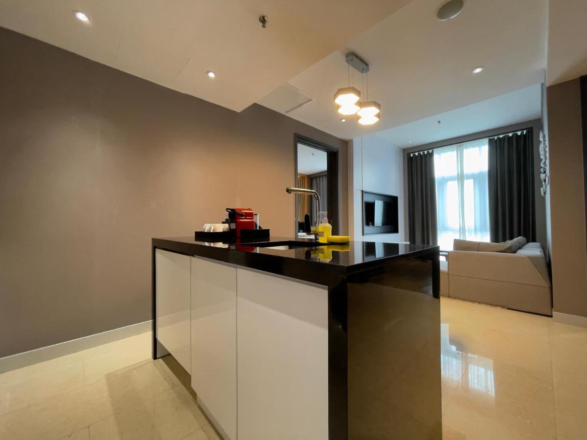 Fraser Place Puteri Harbour Nusajaya  Ngoại thất bức ảnh A kitchen island in a condominium