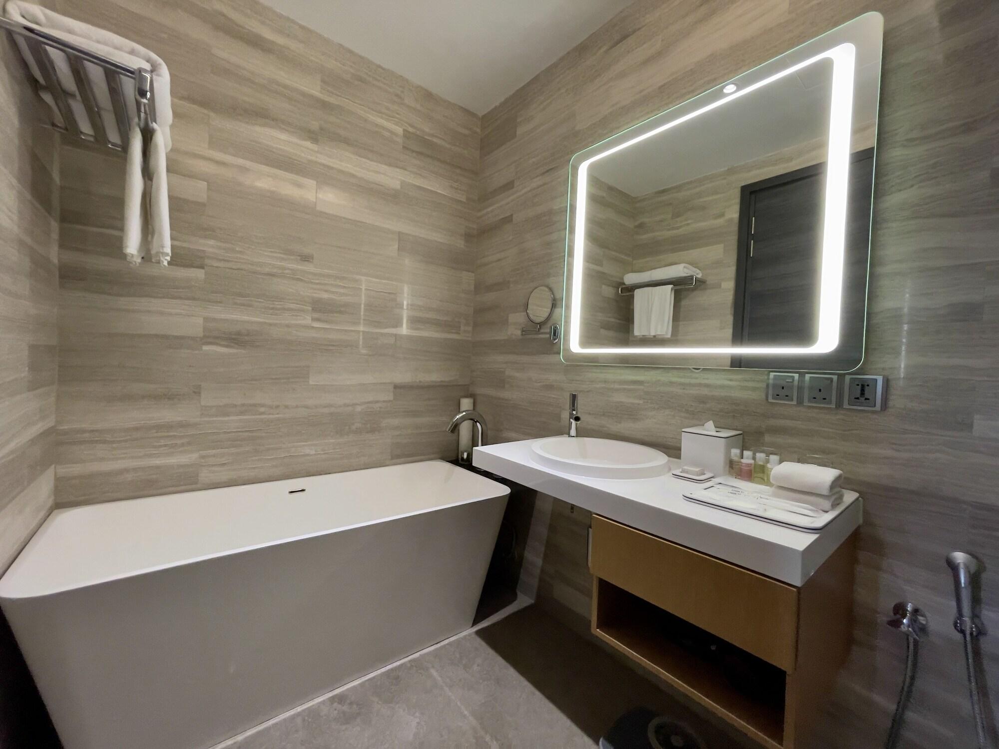 Fraser Place Puteri Harbour Nusajaya  Ngoại thất bức ảnh Bathroom