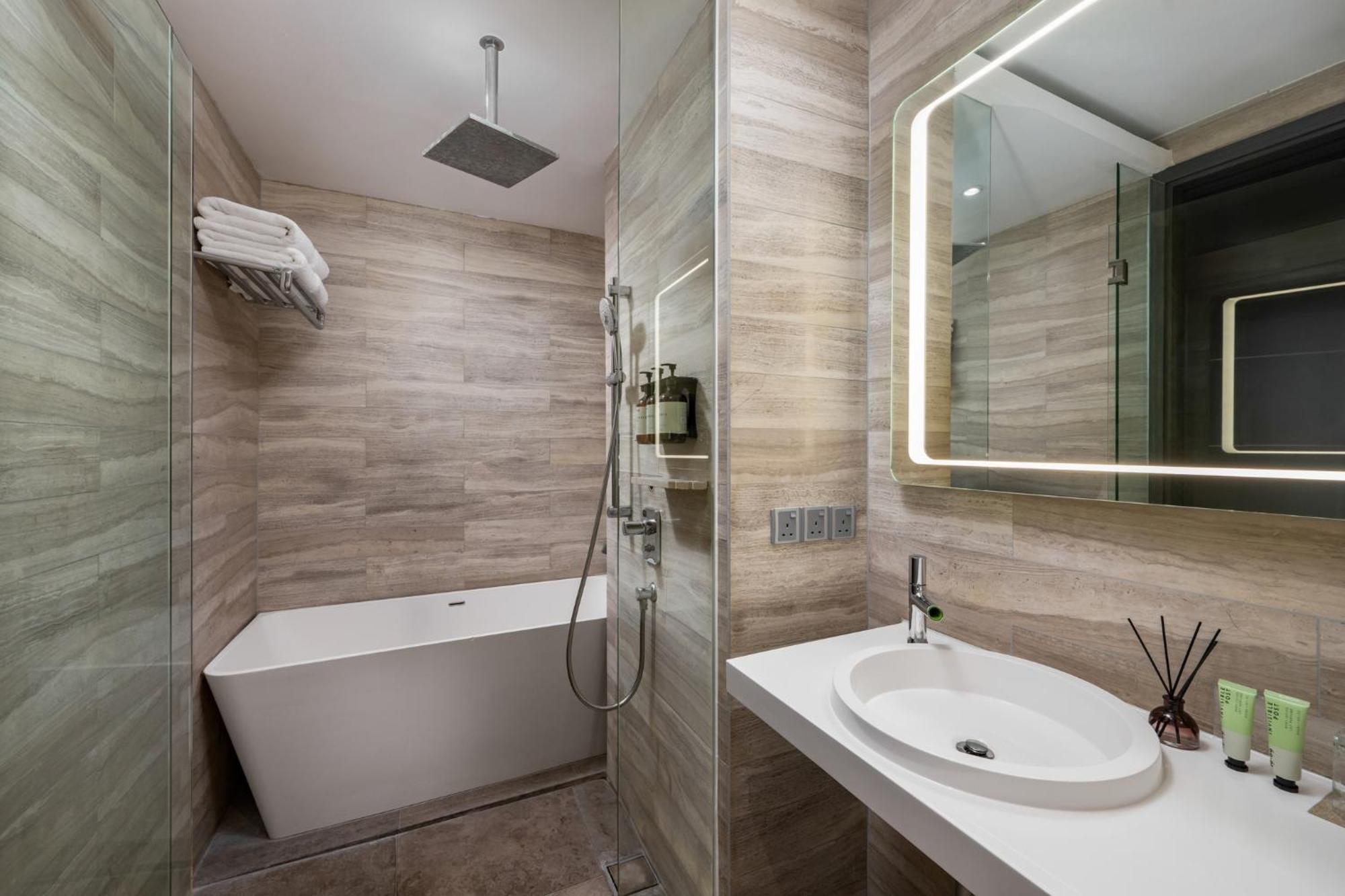 Fraser Place Puteri Harbour Nusajaya  Ngoại thất bức ảnh Bathroom