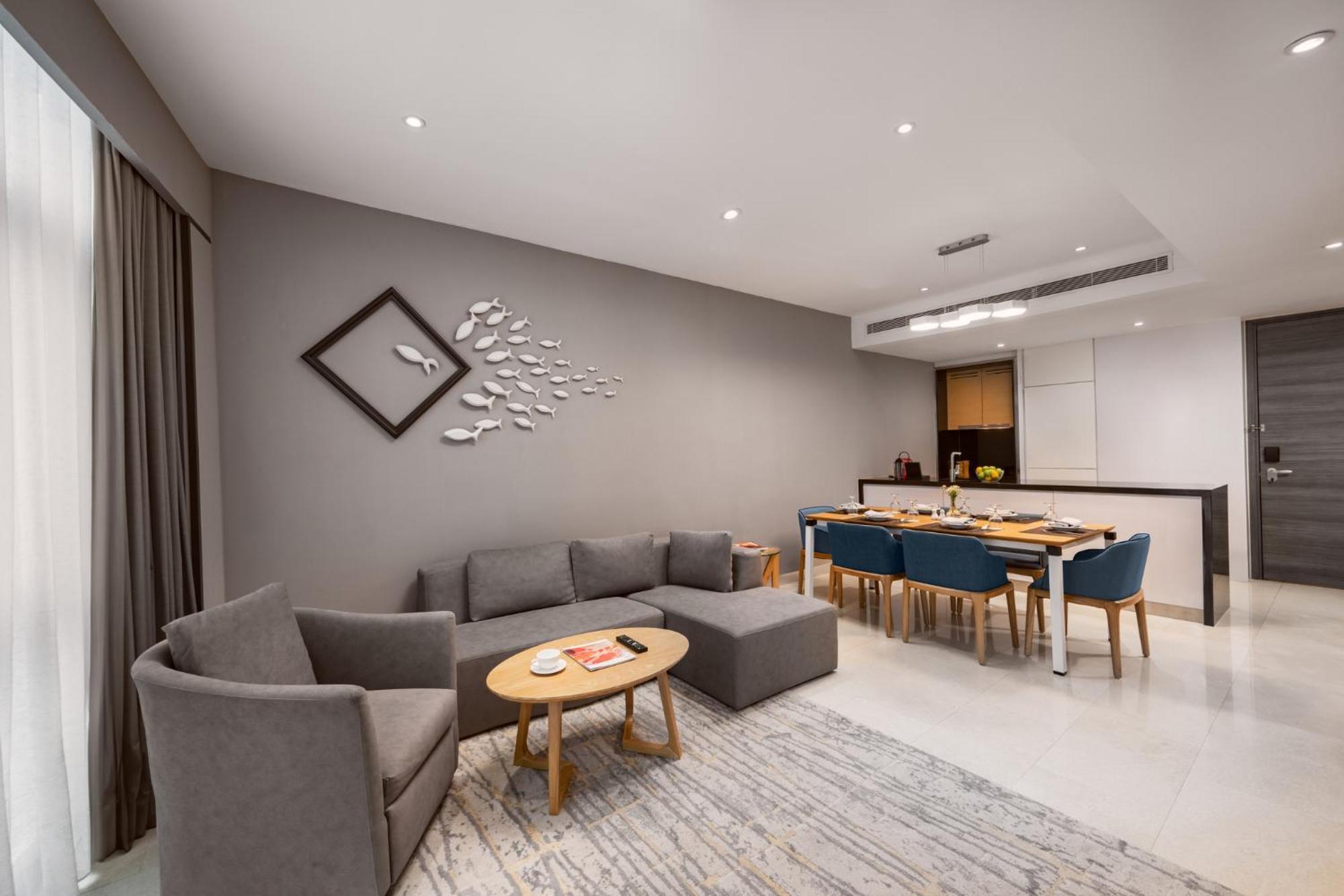 Fraser Place Puteri Harbour Nusajaya  Ngoại thất bức ảnh A living room in a condominium