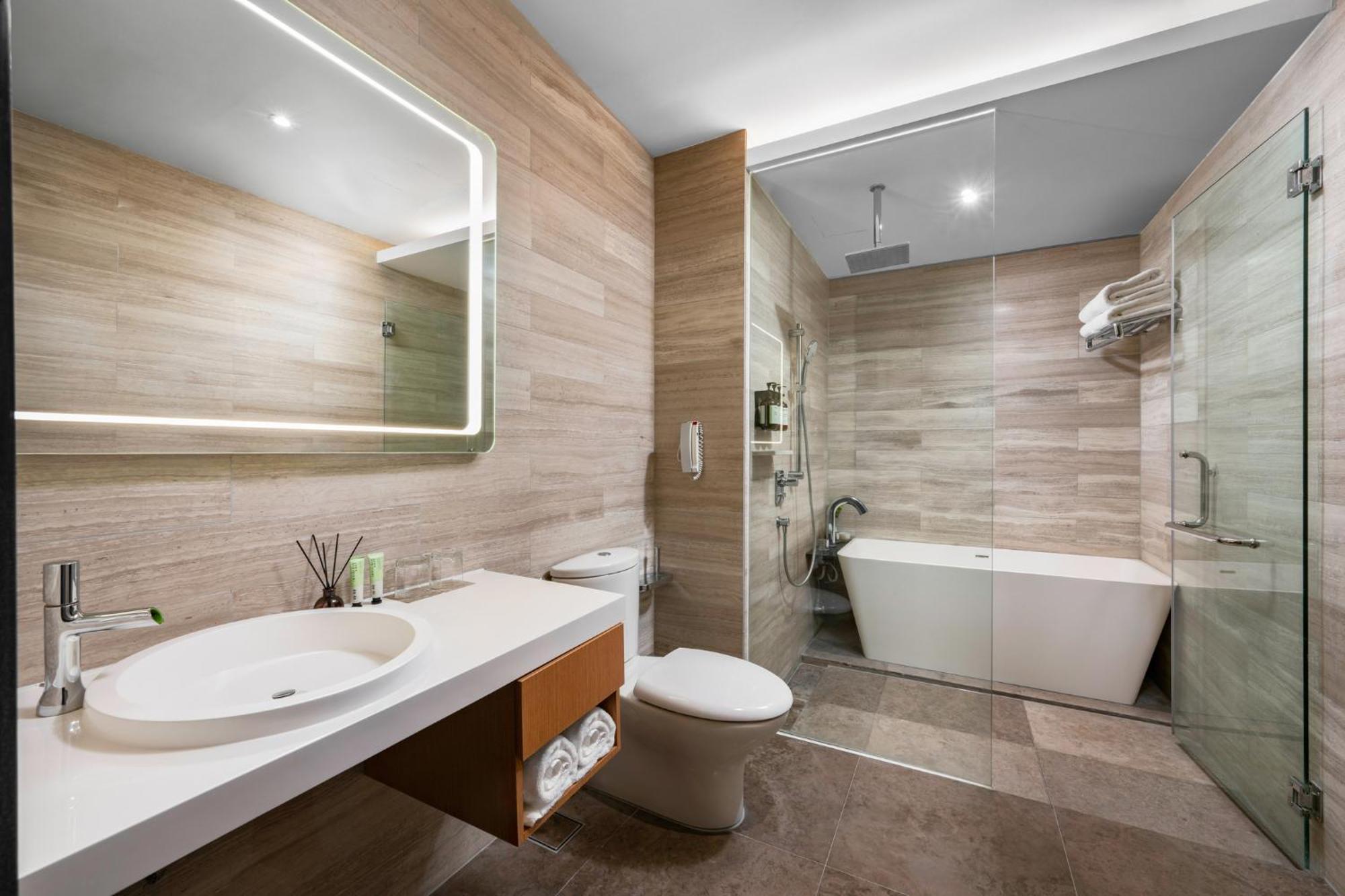 Fraser Place Puteri Harbour Nusajaya  Ngoại thất bức ảnh Bathroom