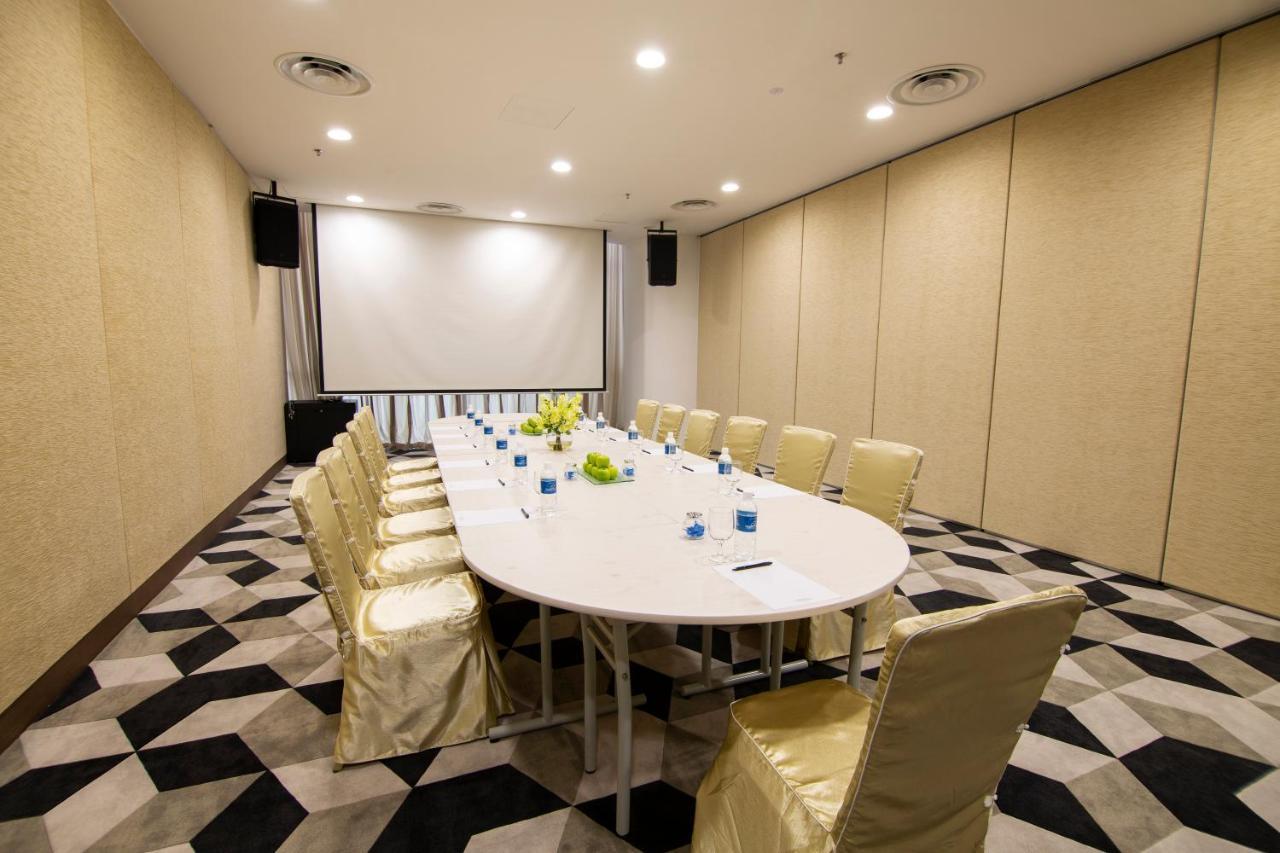 Fraser Place Puteri Harbour Nusajaya  Ngoại thất bức ảnh Meeting room